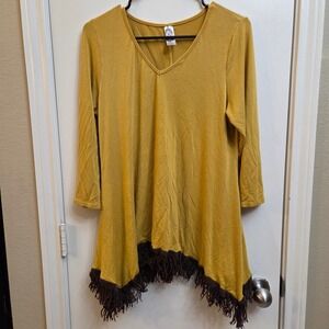 2 B Together Mustard Yellow Fringe Tunic Top 3/4 Sleeve V-Neck Women's M